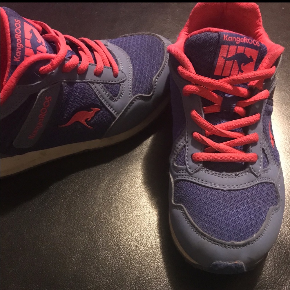 KangaROOS hot pink with blue.